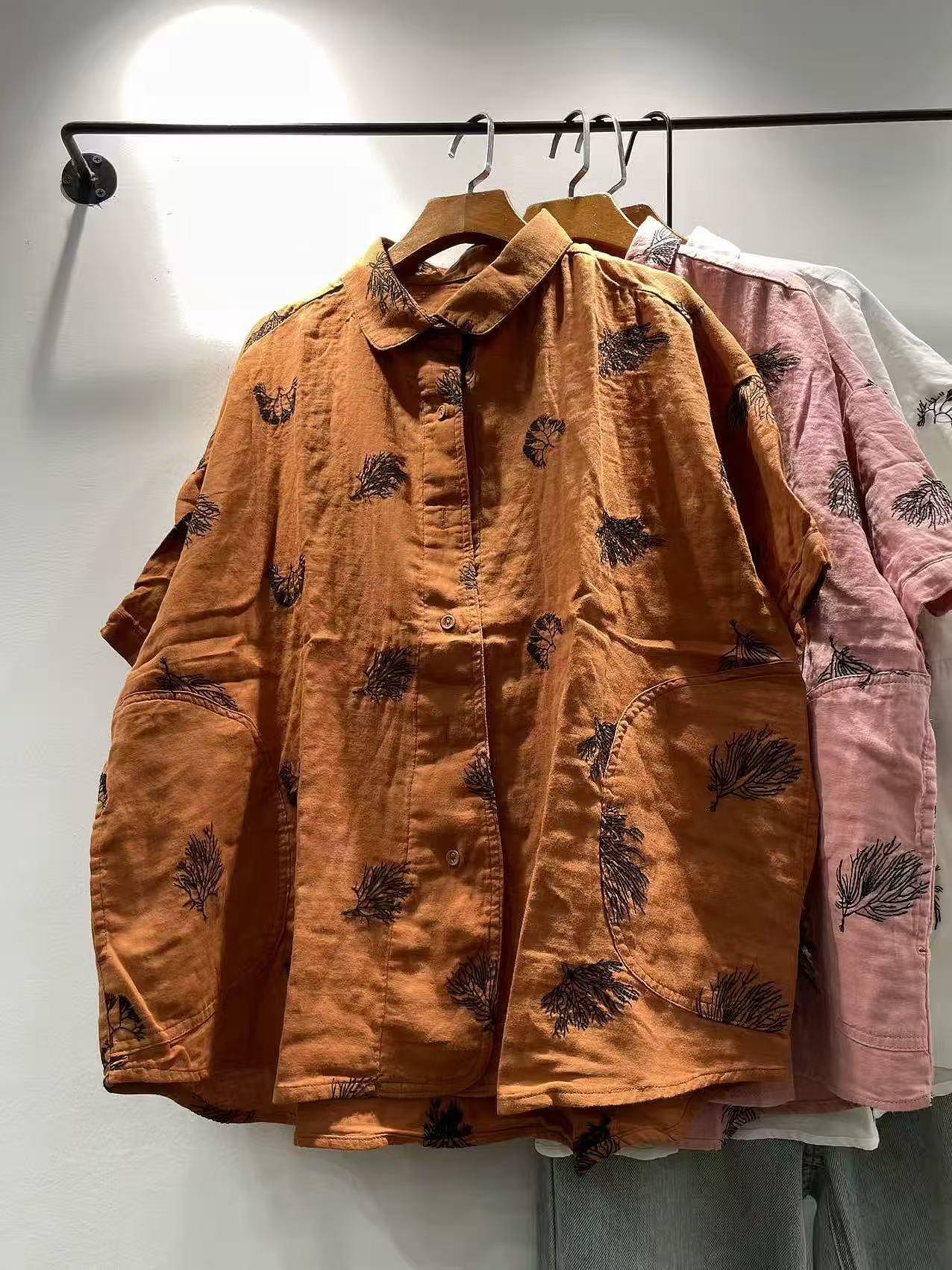 Summer Clothing Japan - バスト128cmのオーバーサイズシャツとブラウス、中年女性服、夏、和風、綿糸、大きいサイズのトップス