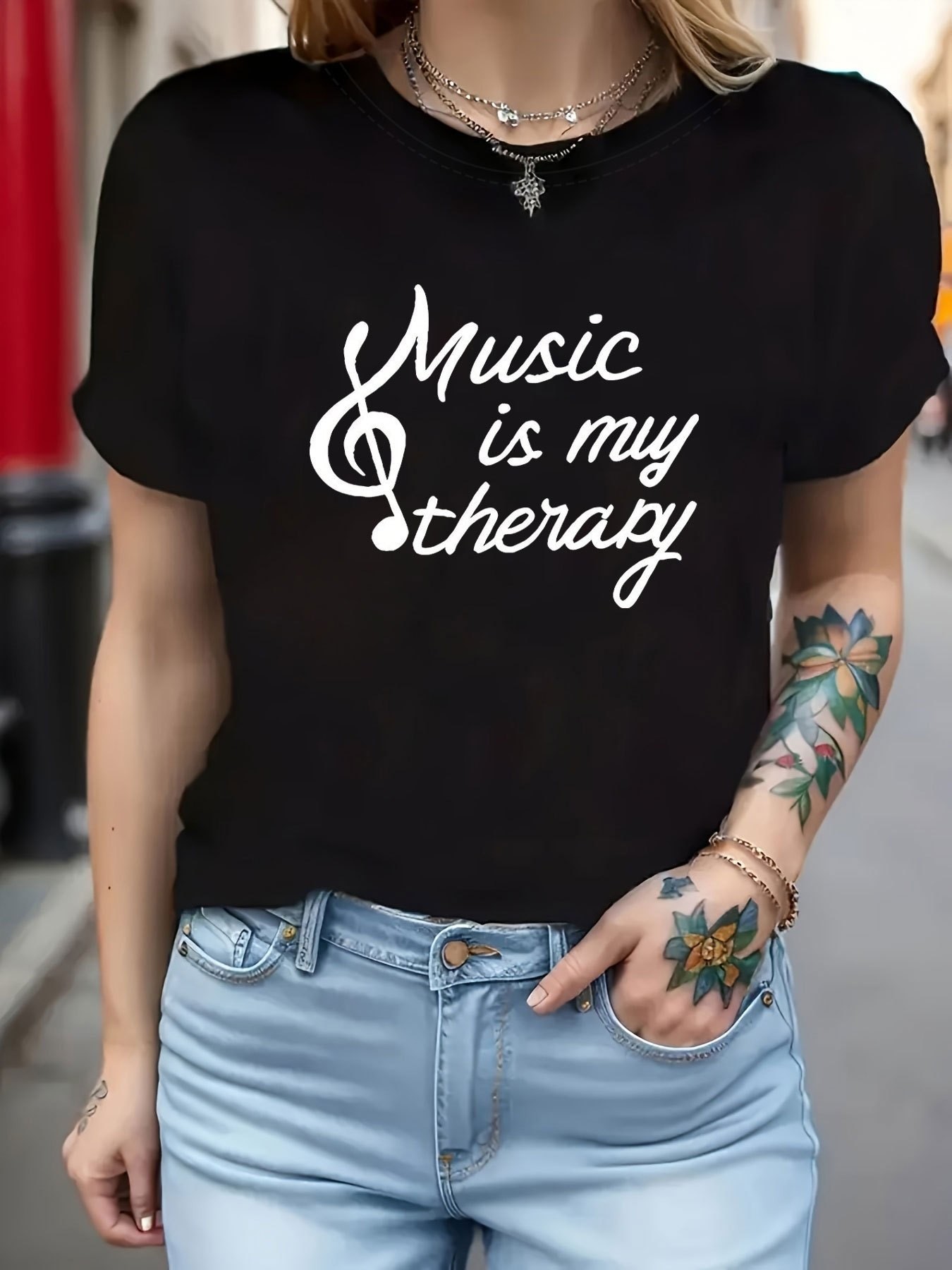 Summer Clothing Must Haves - プラスサイズの女性用半袖Tシャツ「Music Is My Therapy」春夏必須アイテム夏服婦人服