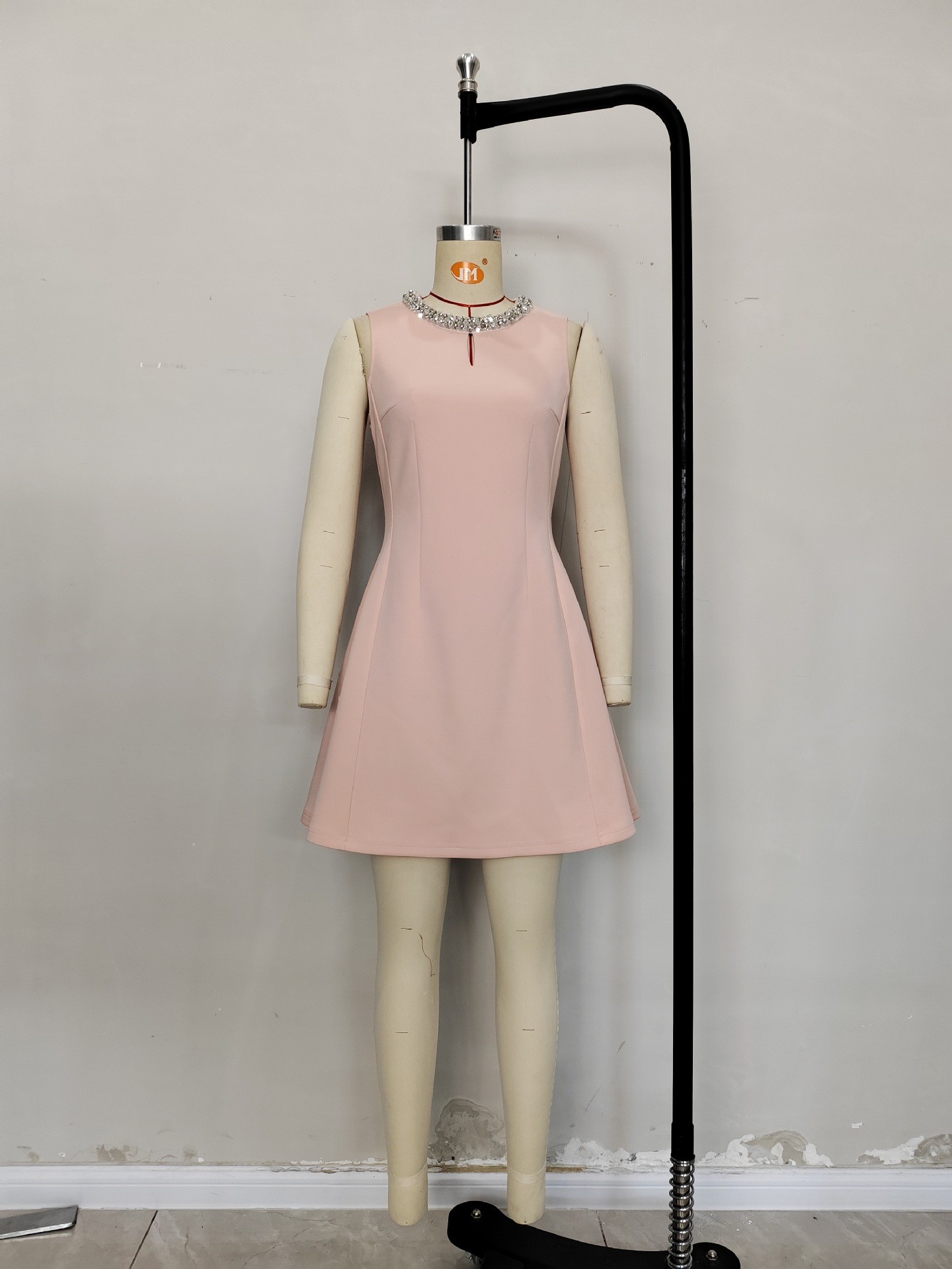 夏の女性用ノースリーブビーズ付きスクエアネックショートドレス - Summer Clothing India のレビューと価格