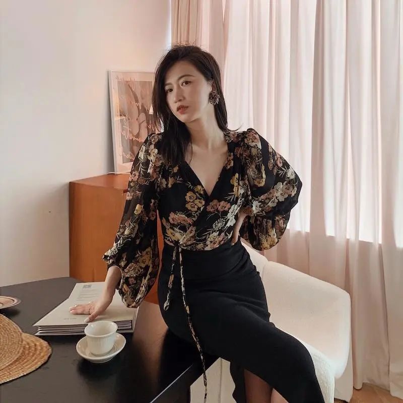 和風フローラルブラウス,シックなデザイン,Vネック,パフスリ - Crop Blouse Linen のレビューと価格