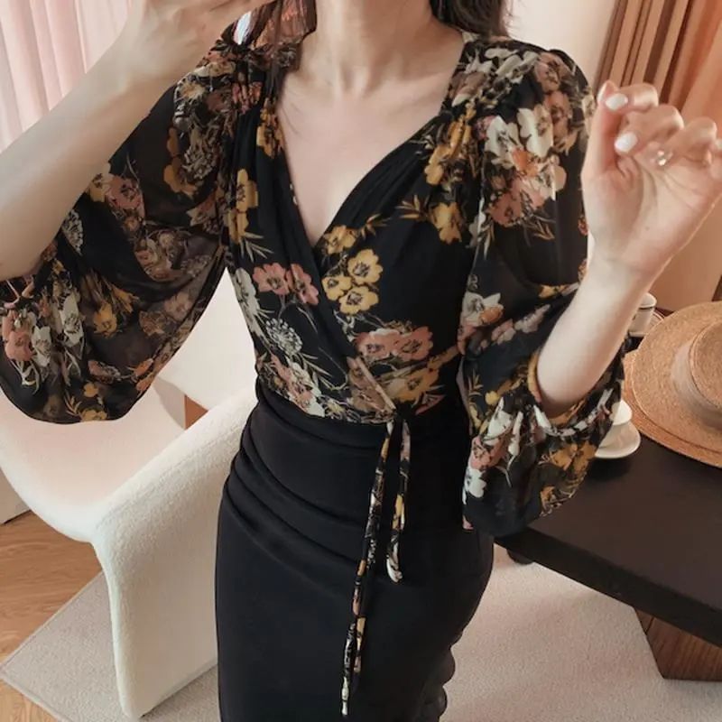 和風フローラルブラウス,シックなデザイン,Vネック,パフスリ - Crop Blouse Linen のレビューと価格