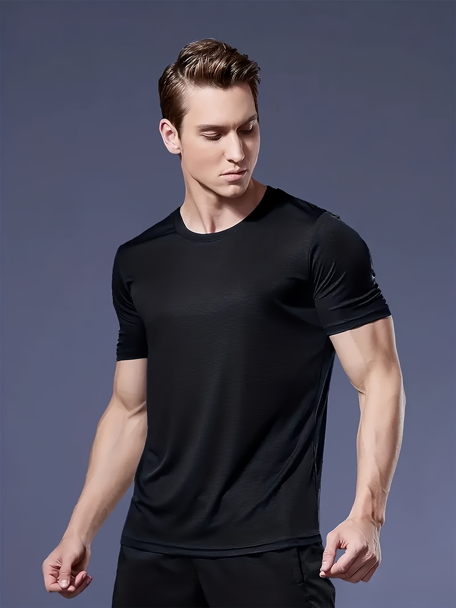 背中にレトロなロックバンドのプリントが入ったTシャツ、夏用ラ - Summer Clothing Must Haves のレビューと価格